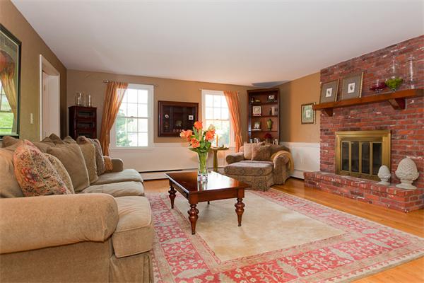 11 Greybirch Road Andover, MA 01810 - Photo 2 of 14 Gallery Image 2