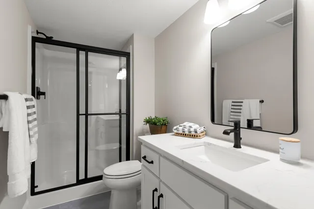 $799,900 | 636 Parkside Court, Eagan, MN 55123