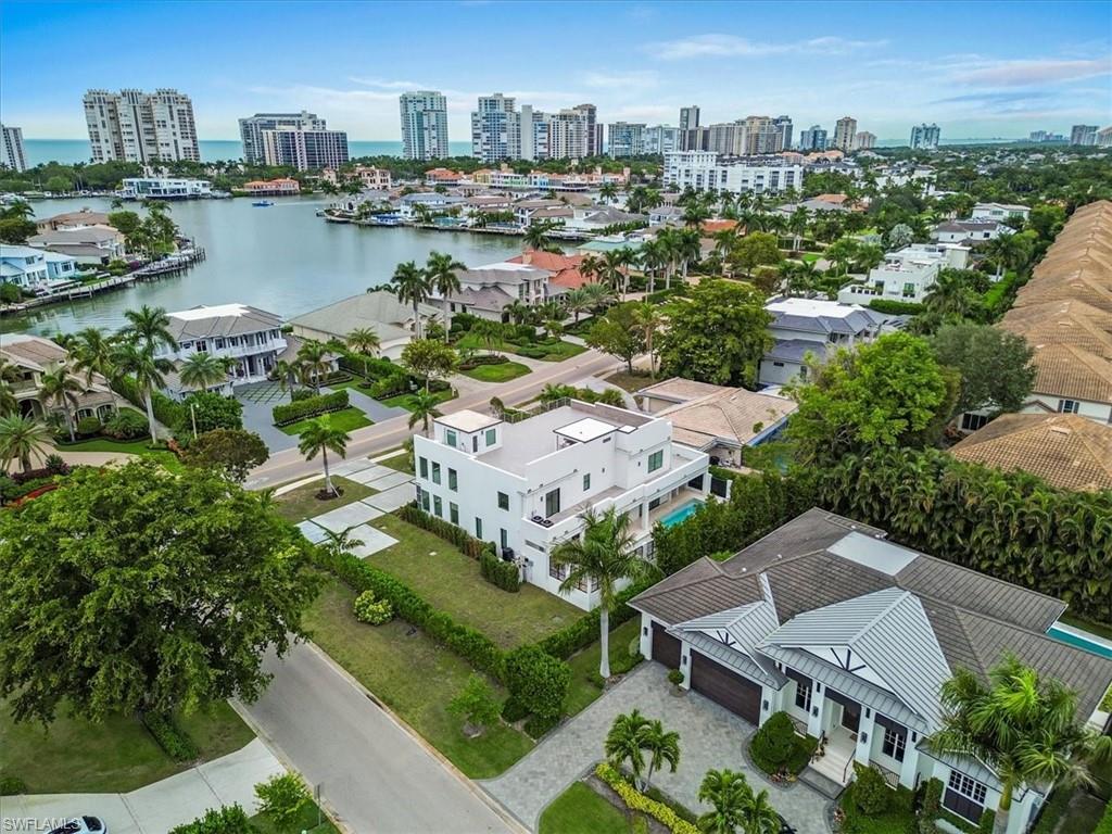 3800 Crayton Road Naples, FL 34103 - Photo 4 of 50