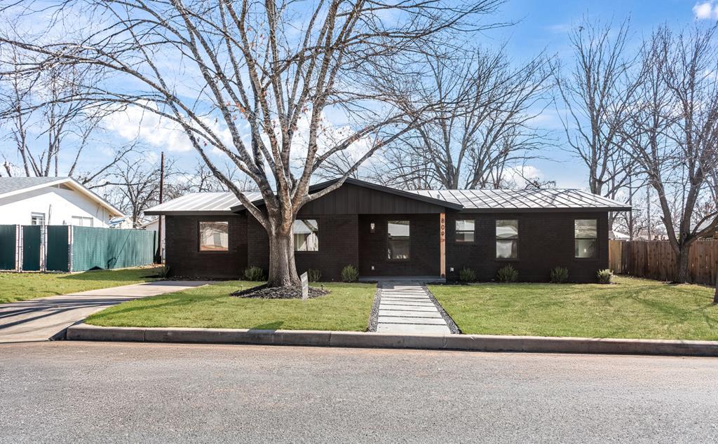 809 North Edison Street Fredericksburg, TX 78624 - Photo 2 of 31