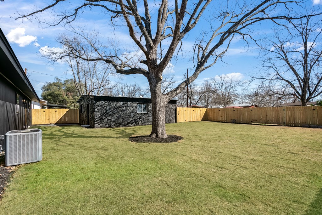 809 North Edison Street Fredericksburg, TX 78624 - Photo 28 of 31