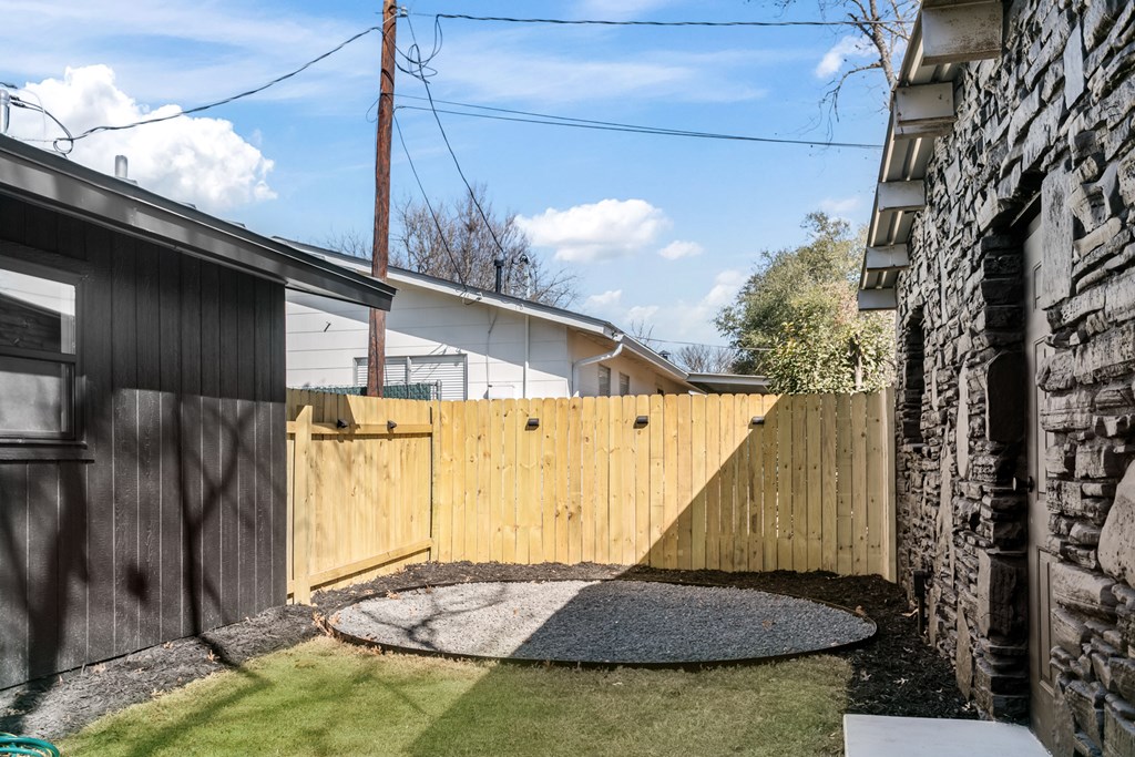 809 North Edison Street Fredericksburg, TX 78624 - Photo 29 of 31