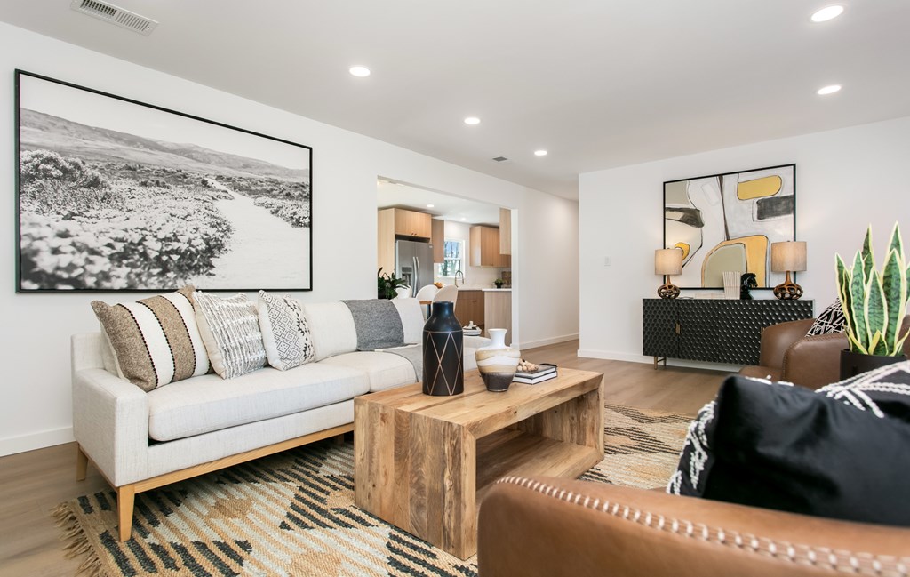 809 North Edison Street Fredericksburg, TX 78624 - Photo 4 of 31