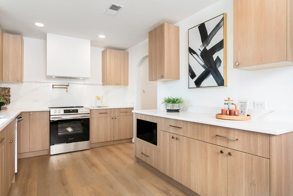 809 North Edison Street Fredericksburg, TX 78624 - Photo 5 of 31