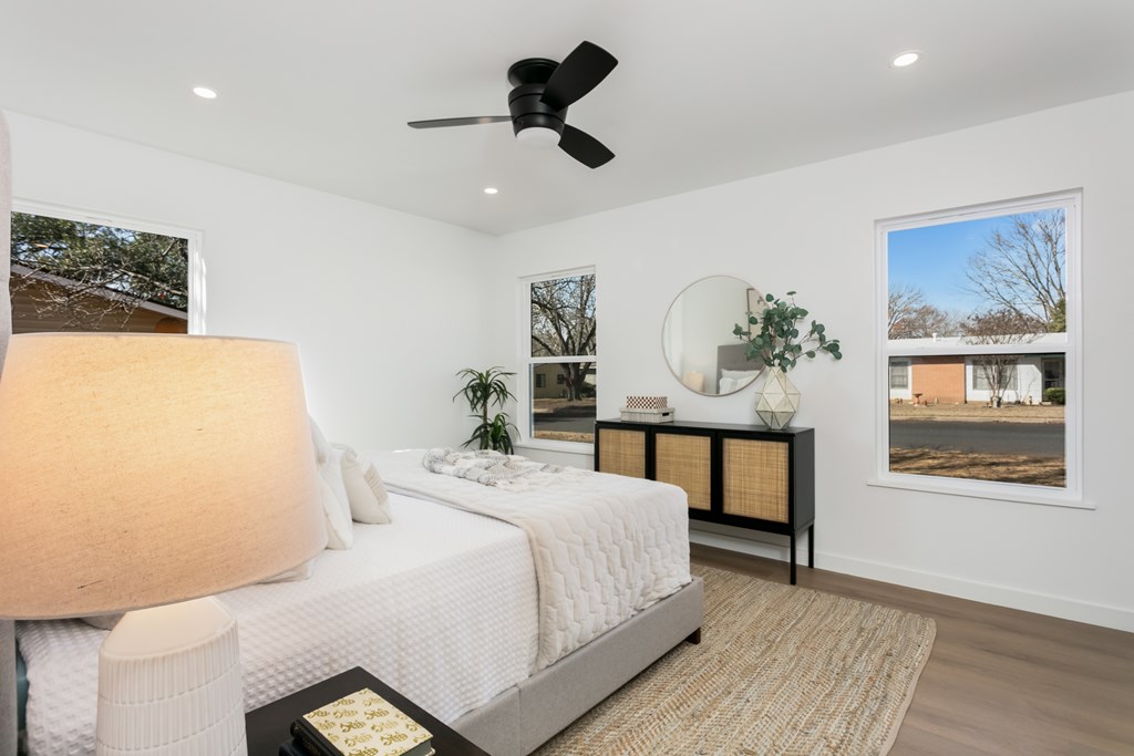 809 North Edison Street Fredericksburg, TX 78624 - Photo 9 of 31