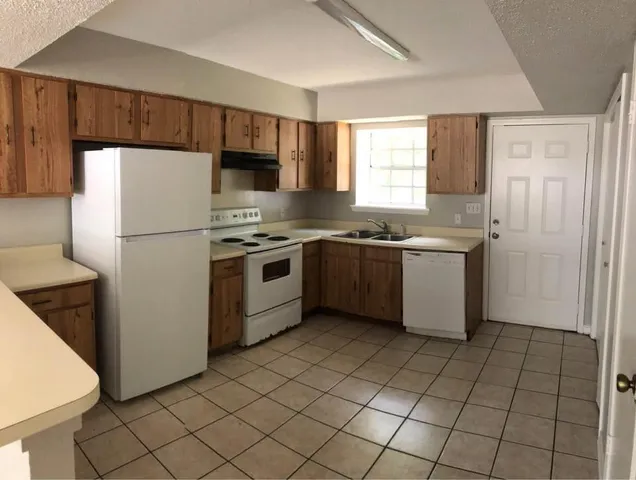 $1,200 | 526 North Pierce Street, Covington, LA 70433