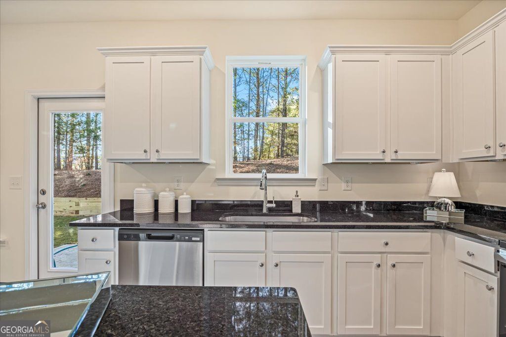 2569 Riverside Court Northeast Conyers, GA 30013 - Photo 5 of 43