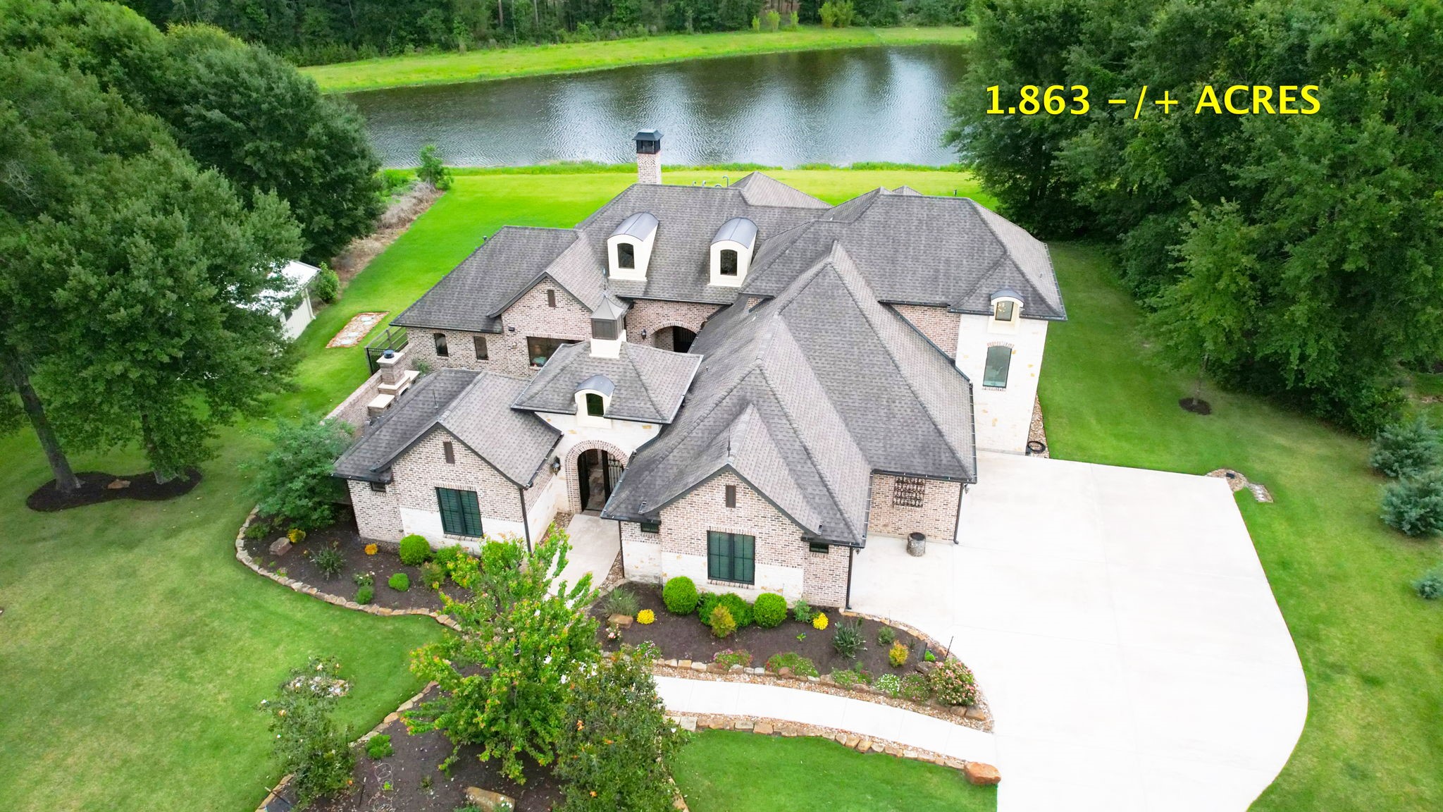 6918 Comanche Bend Montgomery, TX 77316 - Photo 1 of 50 Welcome Home to 6918 Comanche Bend
Montgomery, Texas 77316
Waterfront acreage in the estate community of High Meadow Estates, a beautiful setting to relax, and enjoy the peaceful lifestyle this sought-after Montgomery area community offers.
Priced below a recent appraisal, offering a rare opportunity to step into a positive equity position