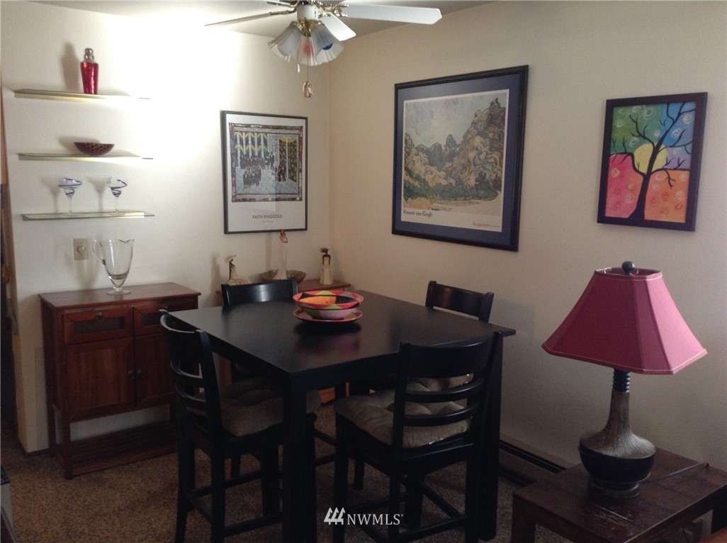 4207 Northeast 5th Street, Unit 4207 Renton, WA 98059 - Photo 4 of 7