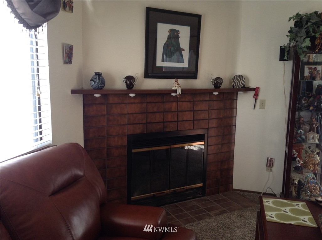 4207 Northeast 5th Street, Unit 4207 Renton, WA 98059 - Photo 5 of 7