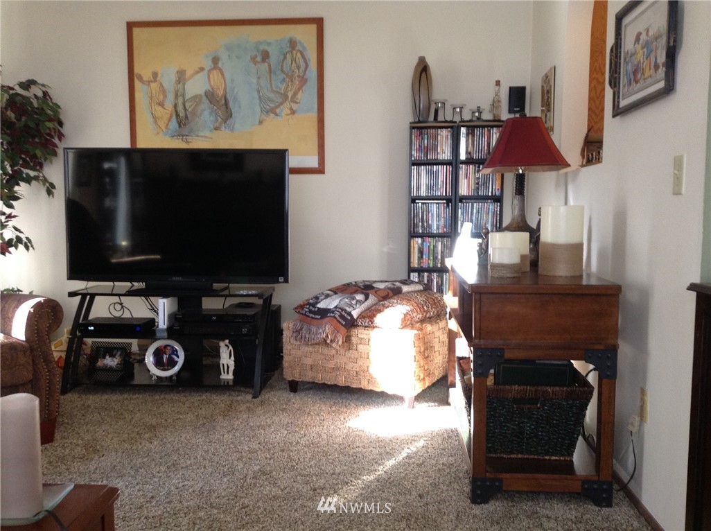 4207 Northeast 5th Street, Unit 4207 Renton, WA 98059 - Photo 6 of 7