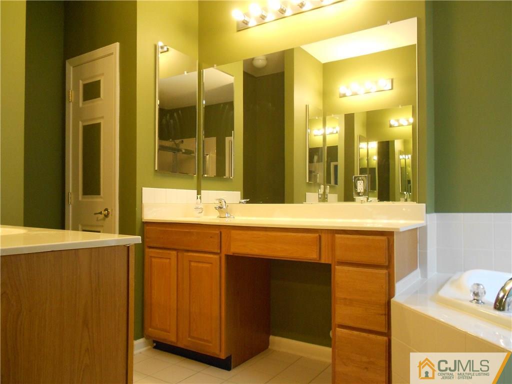 58 Pebble Creek Road Dayton, NJ 08810 - Photo 10 of 16 Gallery Image 10
