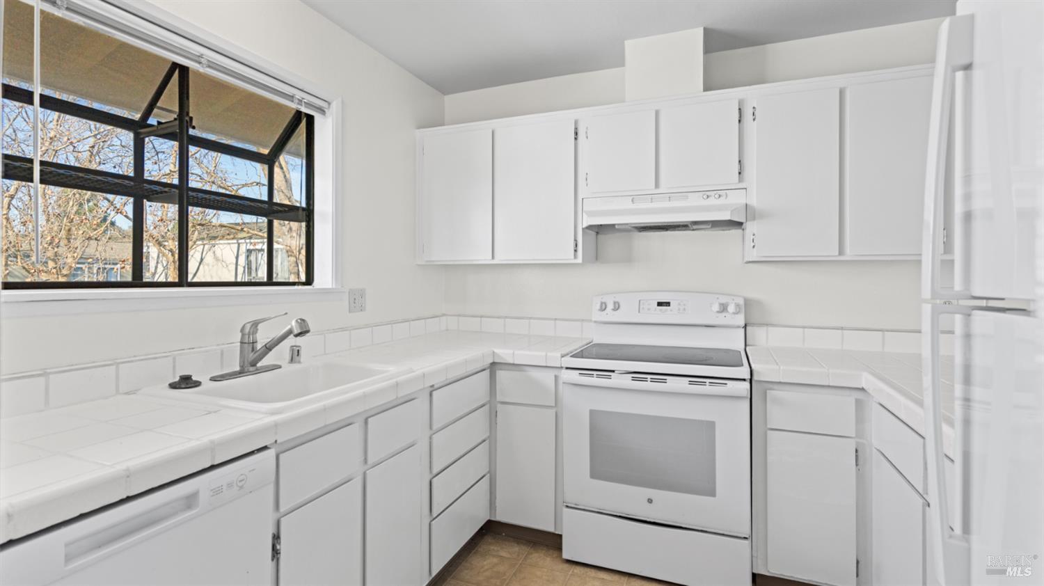 900 Southampton Road, Unit 140 Benicia, CA 94510 - Photo 3 of 22