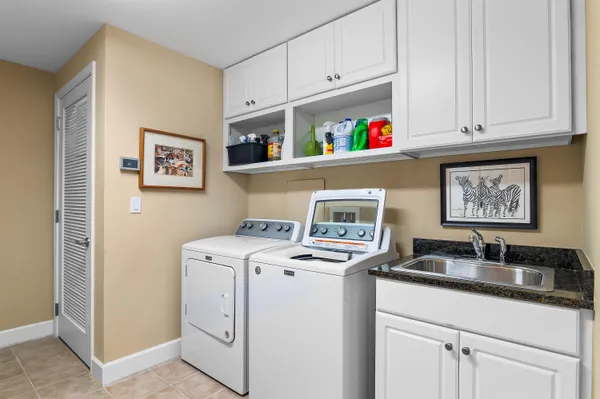 a view of utility room