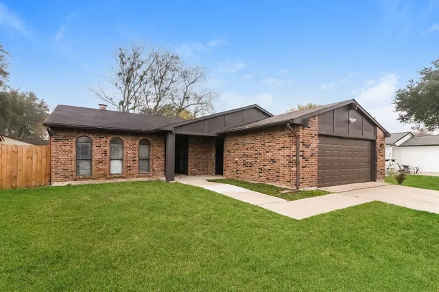 $1,740 | 6914 Pickett Drive, Richmond, TX 77469