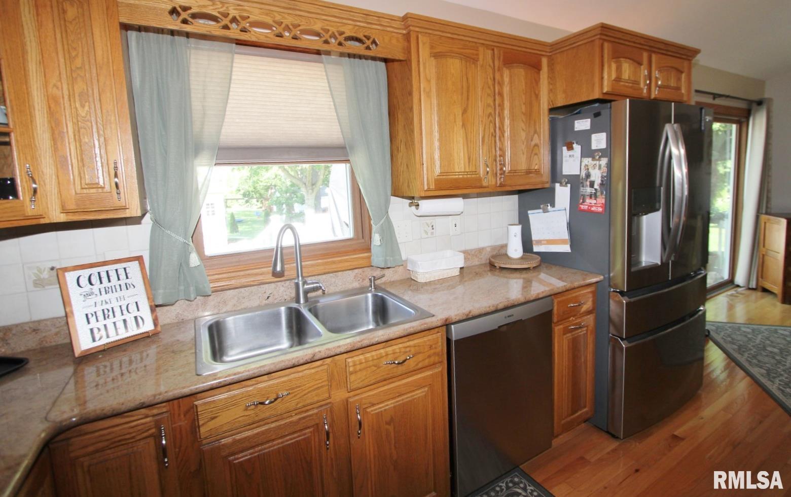 915 South Johanson Road Peoria, IL 61607 - Photo 12 of 51