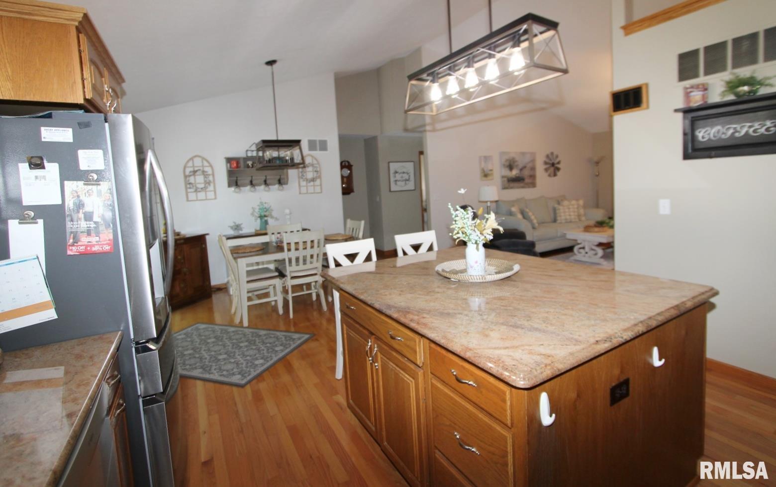 915 South Johanson Road Peoria, IL 61607 - Photo 13 of 51