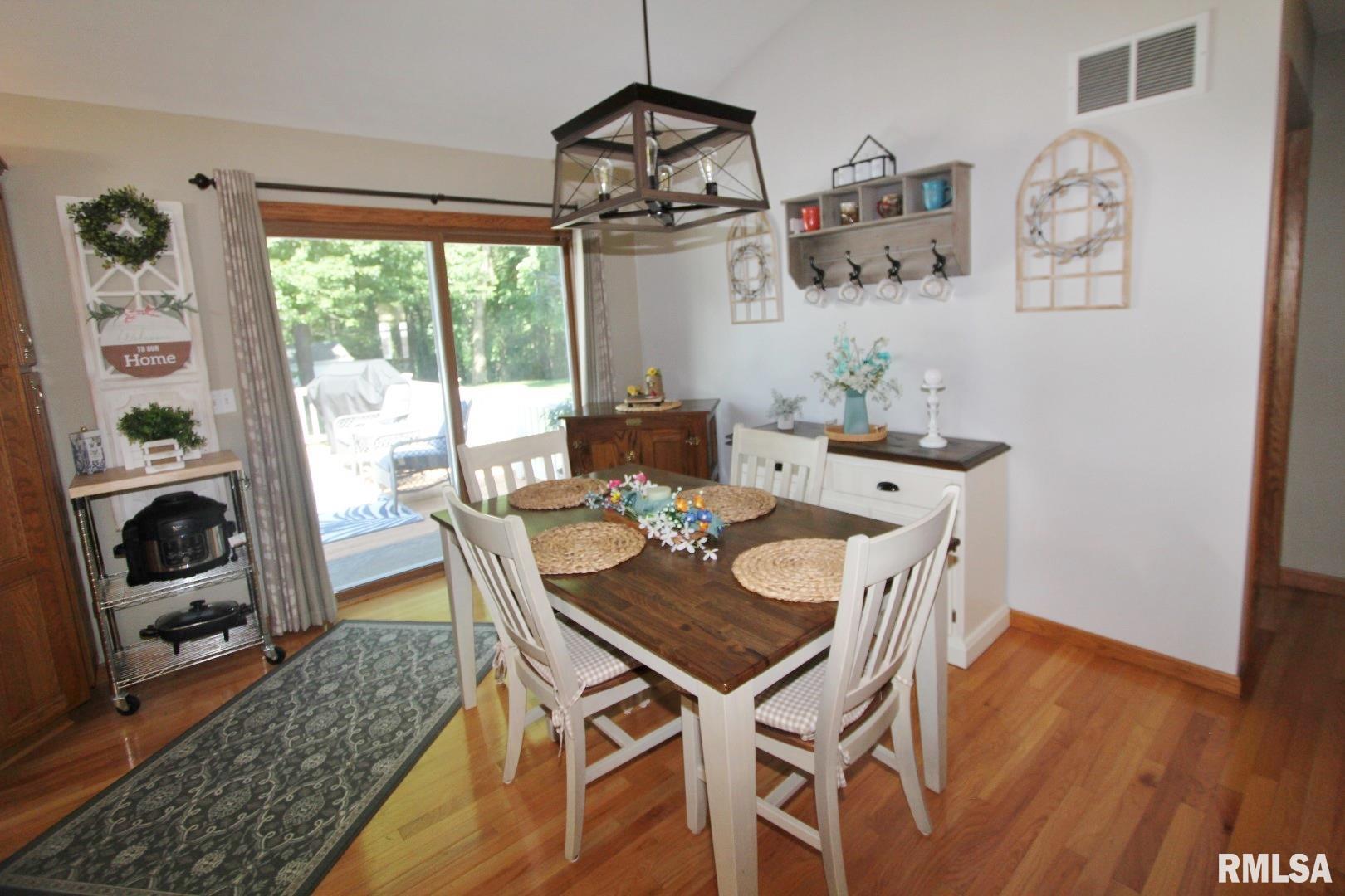 915 South Johanson Road Peoria, IL 61607 - Photo 14 of 51