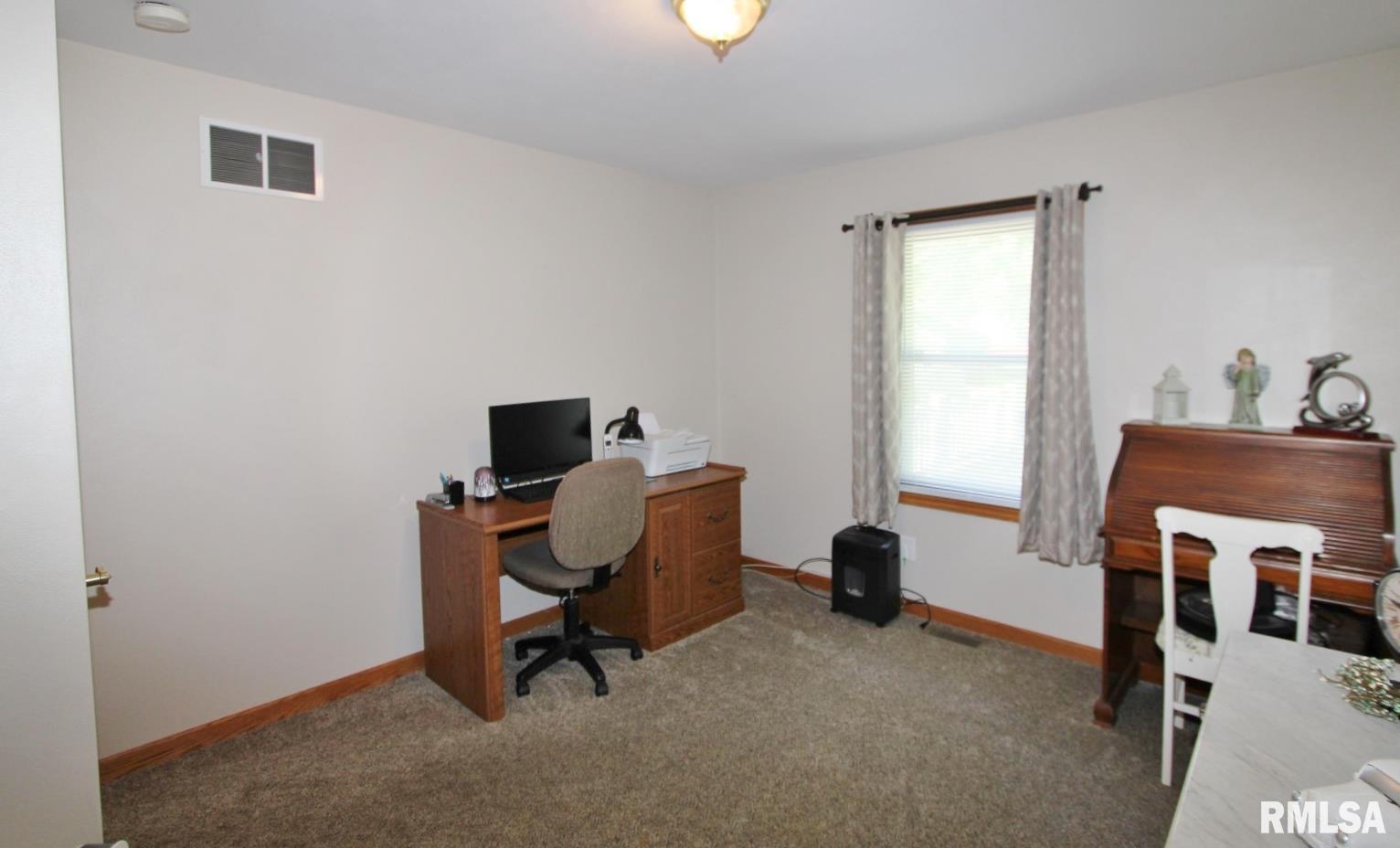 915 South Johanson Road Peoria, IL 61607 - Photo 16 of 51