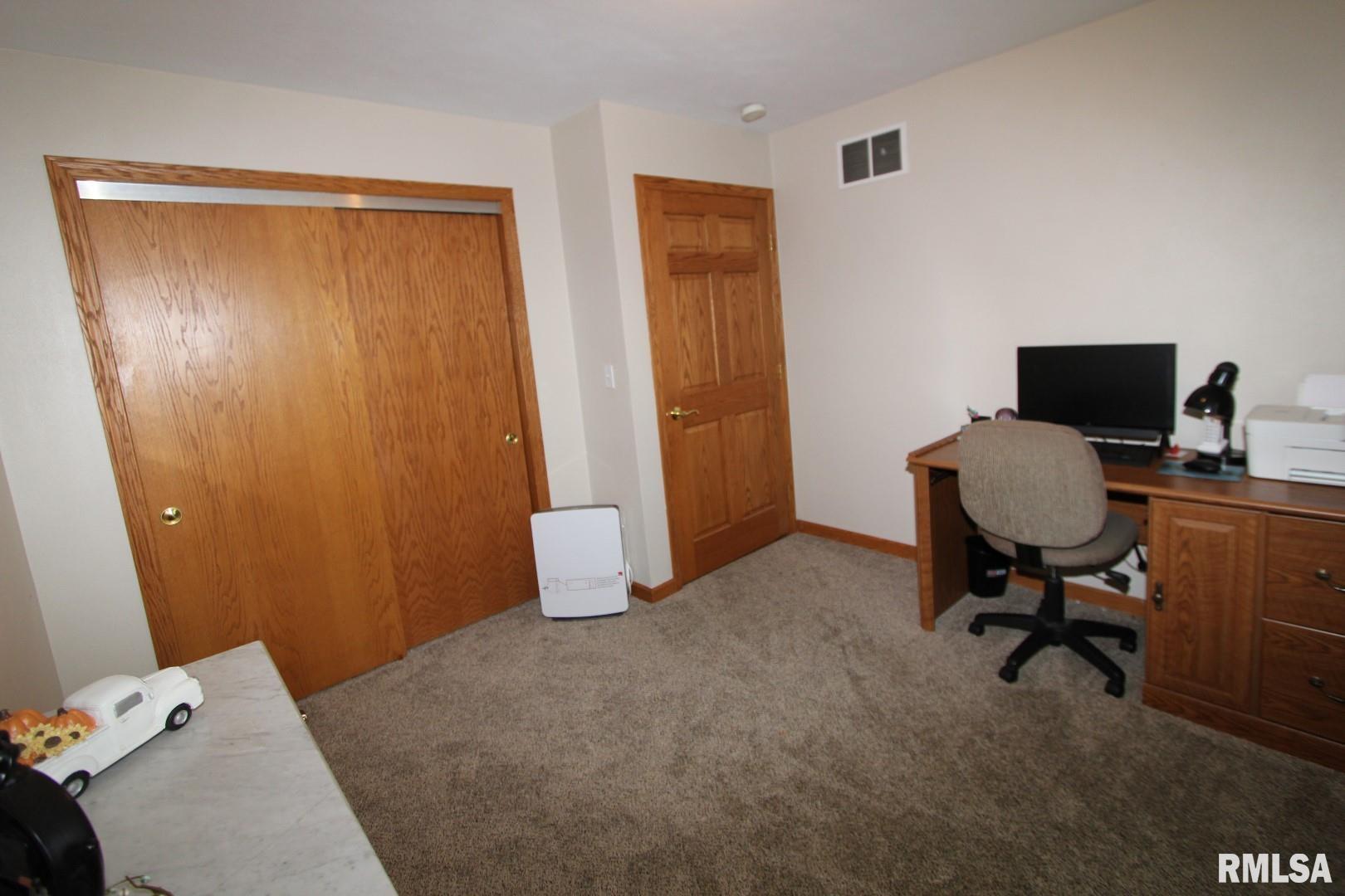 915 South Johanson Road Peoria, IL 61607 - Photo 17 of 51