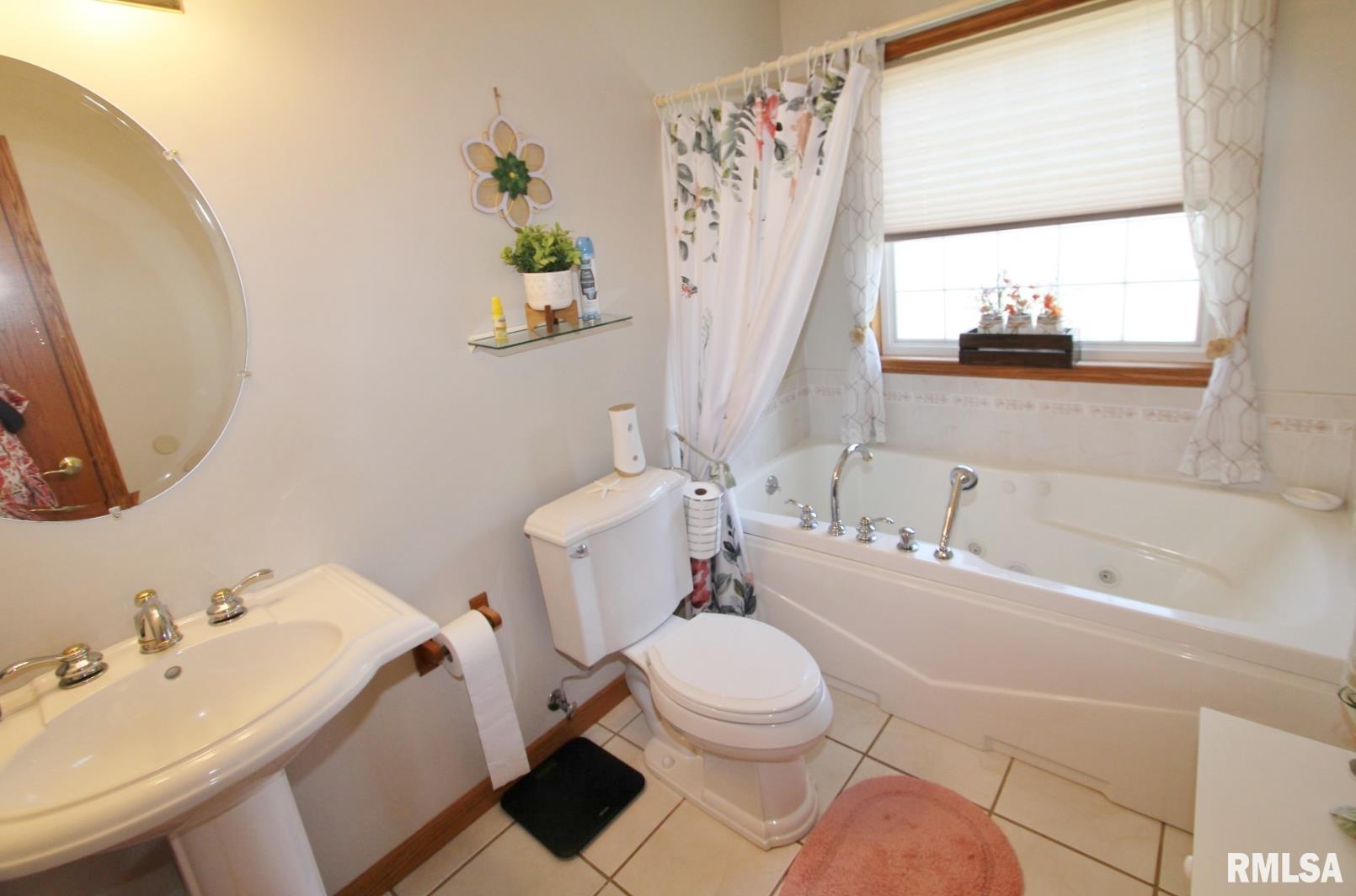 915 South Johanson Road Peoria, IL 61607 - Photo 18 of 51