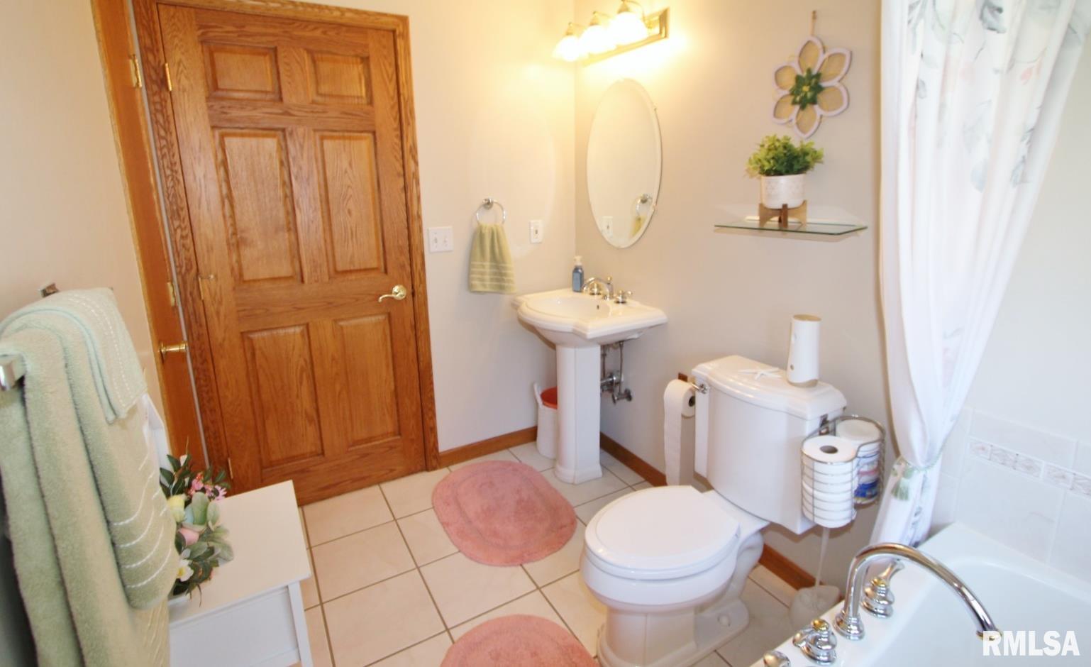915 South Johanson Road Peoria, IL 61607 - Photo 19 of 51