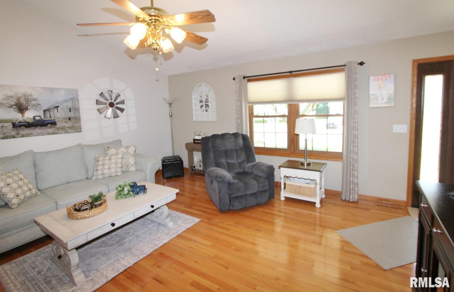 915 South Johanson Road Peoria, IL 61607 - Photo 3 of 51