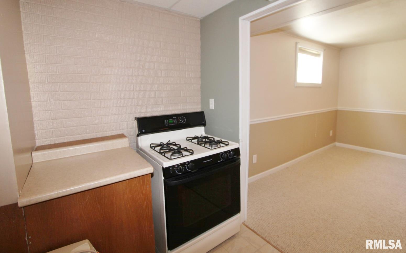 915 South Johanson Road Peoria, IL 61607 - Photo 33 of 51