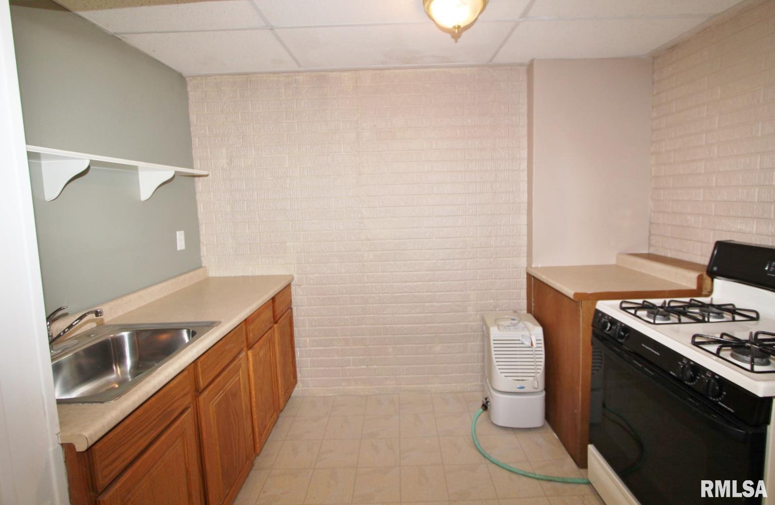915 South Johanson Road Peoria, IL 61607 - Photo 34 of 51