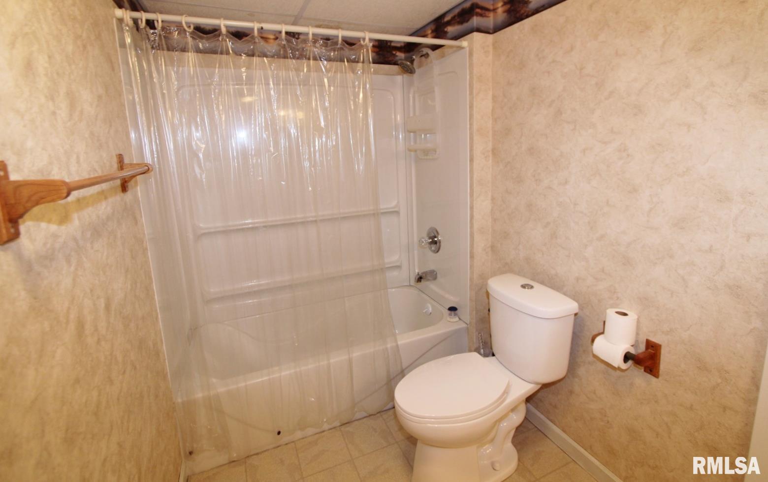 915 South Johanson Road Peoria, IL 61607 - Photo 35 of 51
