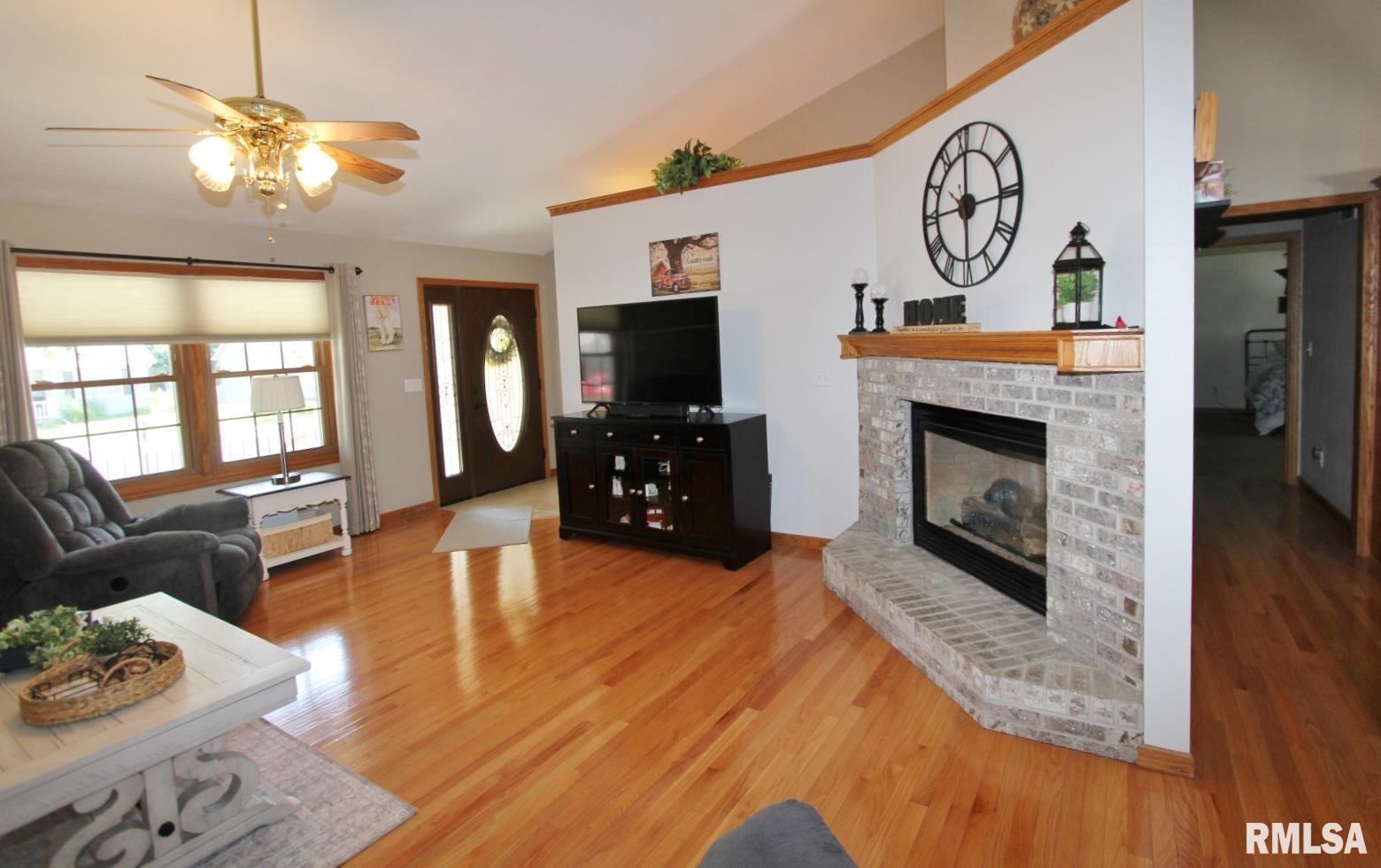 915 South Johanson Road Peoria, IL 61607 - Photo 4 of 51