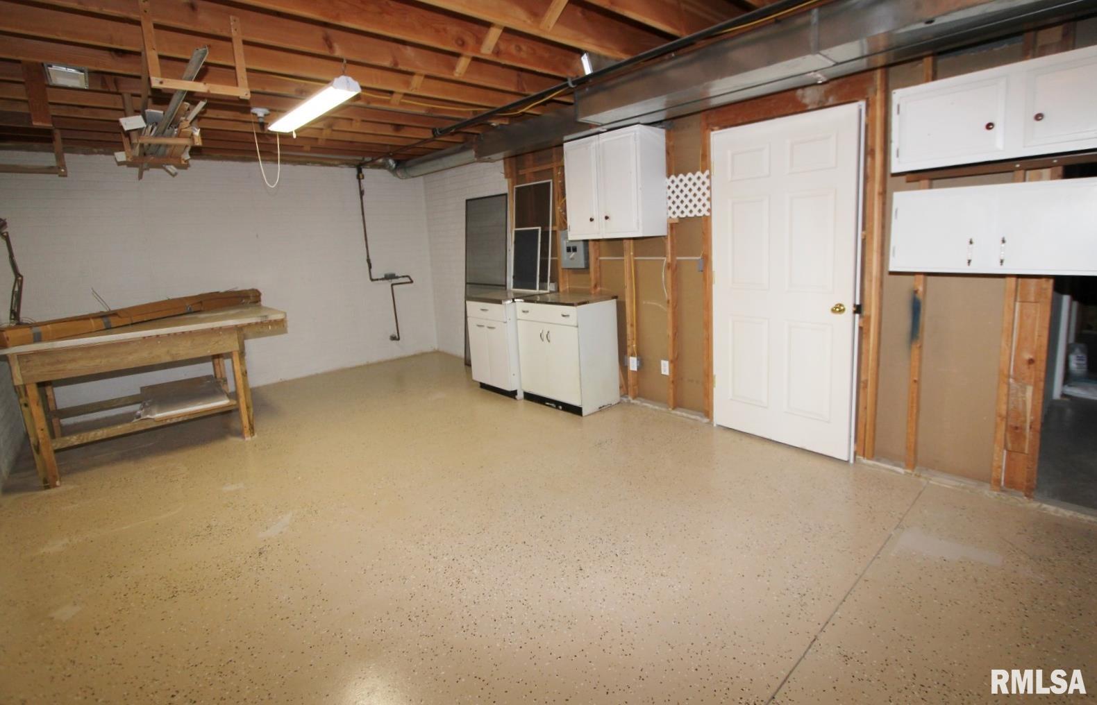 915 South Johanson Road Peoria, IL 61607 - Photo 41 of 51