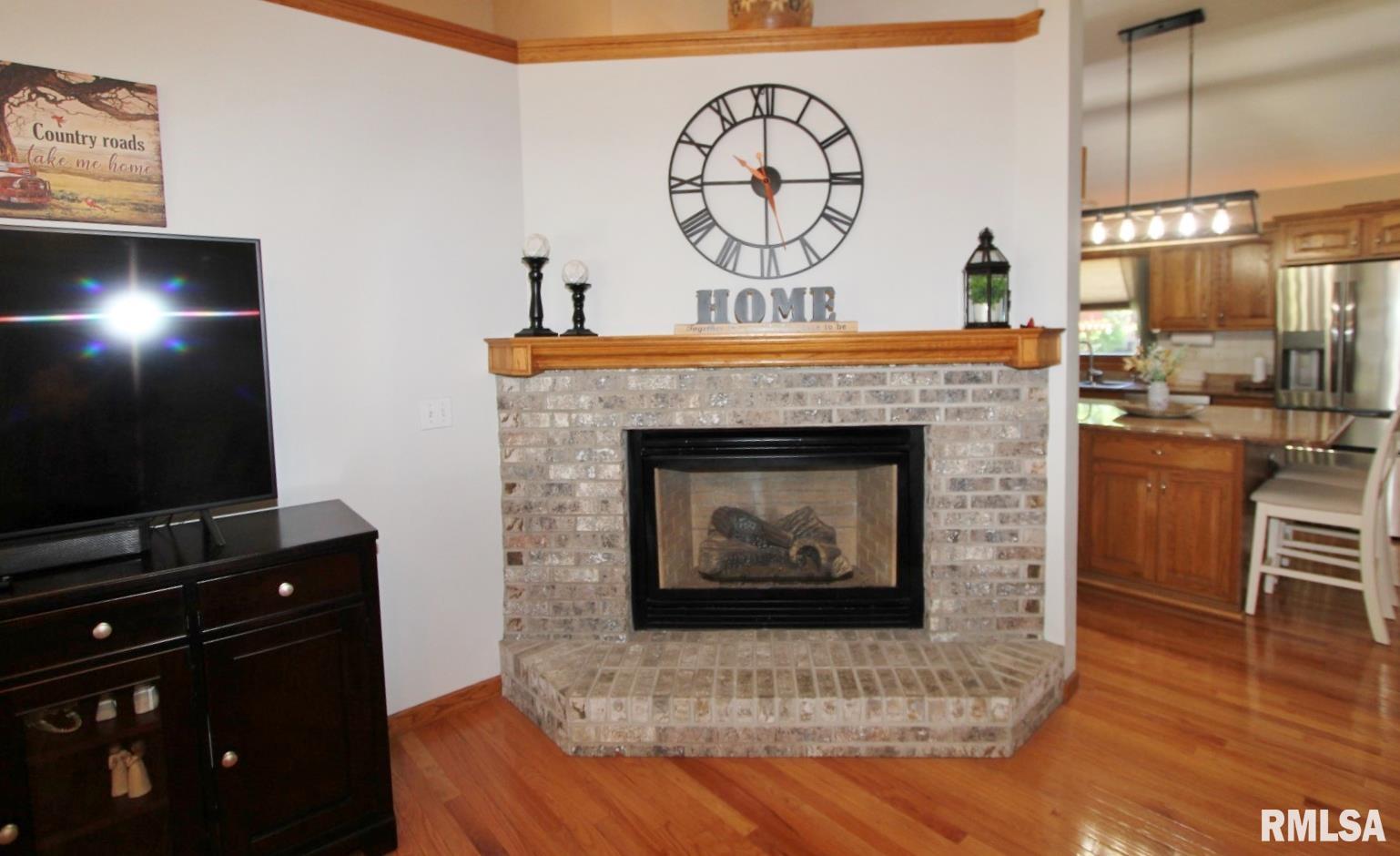 915 South Johanson Road Peoria, IL 61607 - Photo 5 of 51
