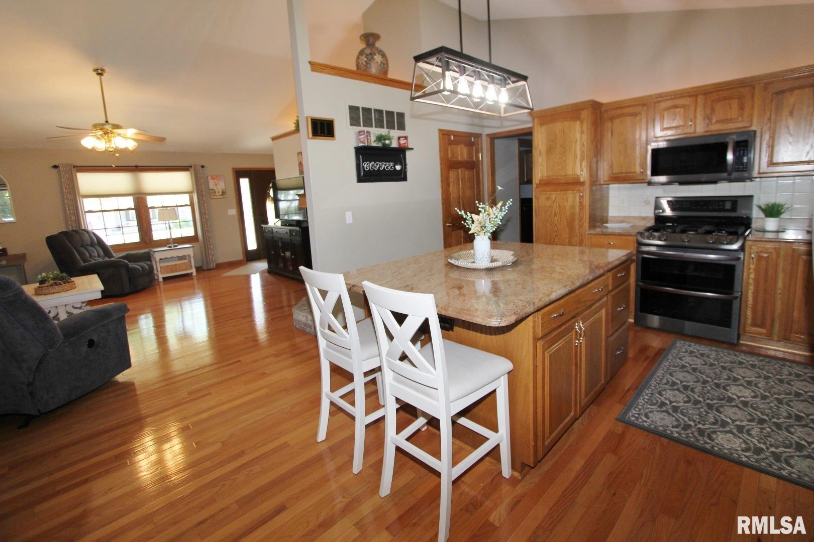915 South Johanson Road Peoria, IL 61607 - Photo 8 of 51
