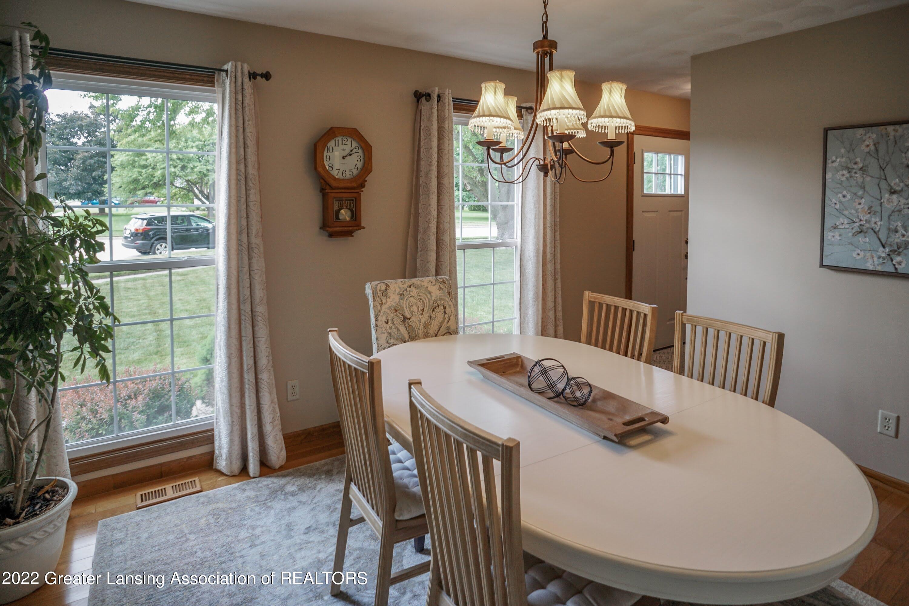 945 Kingsbridge Road Grand Ledge, MI 48837 - Photo 23 of 57 Dining 4