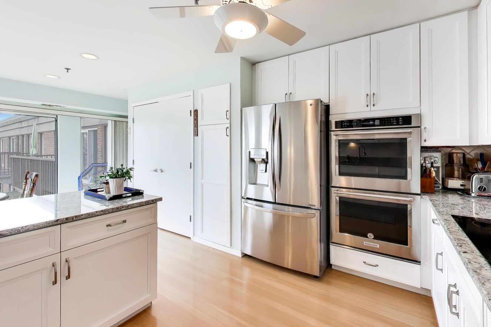 352 Kelburn Road, Unit 323 Deerfield, IL 60015 - Photo 11 of 28