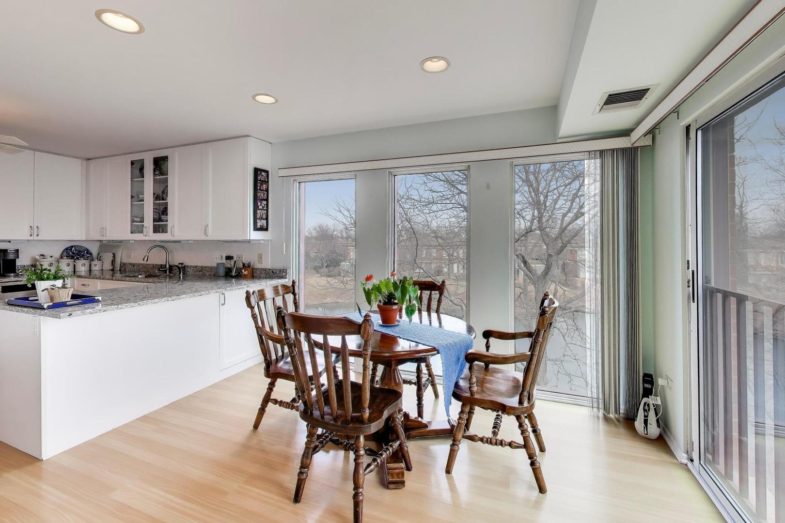 352 Kelburn Road, Unit 323 Deerfield, IL 60015 - Photo 12 of 28