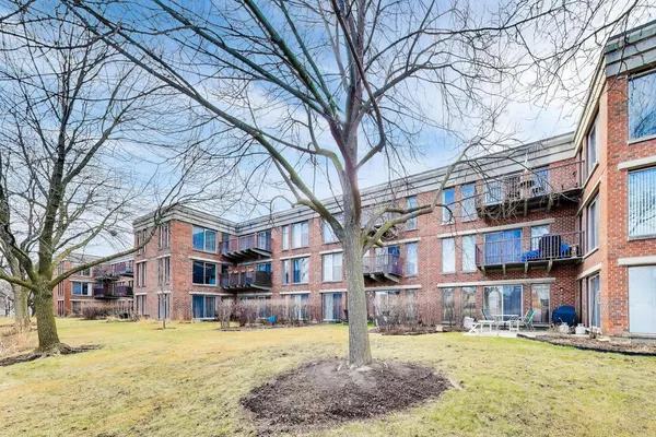 $645,000 | 352 Kelburn Road, Unit 323, Deerfield, IL 60015
