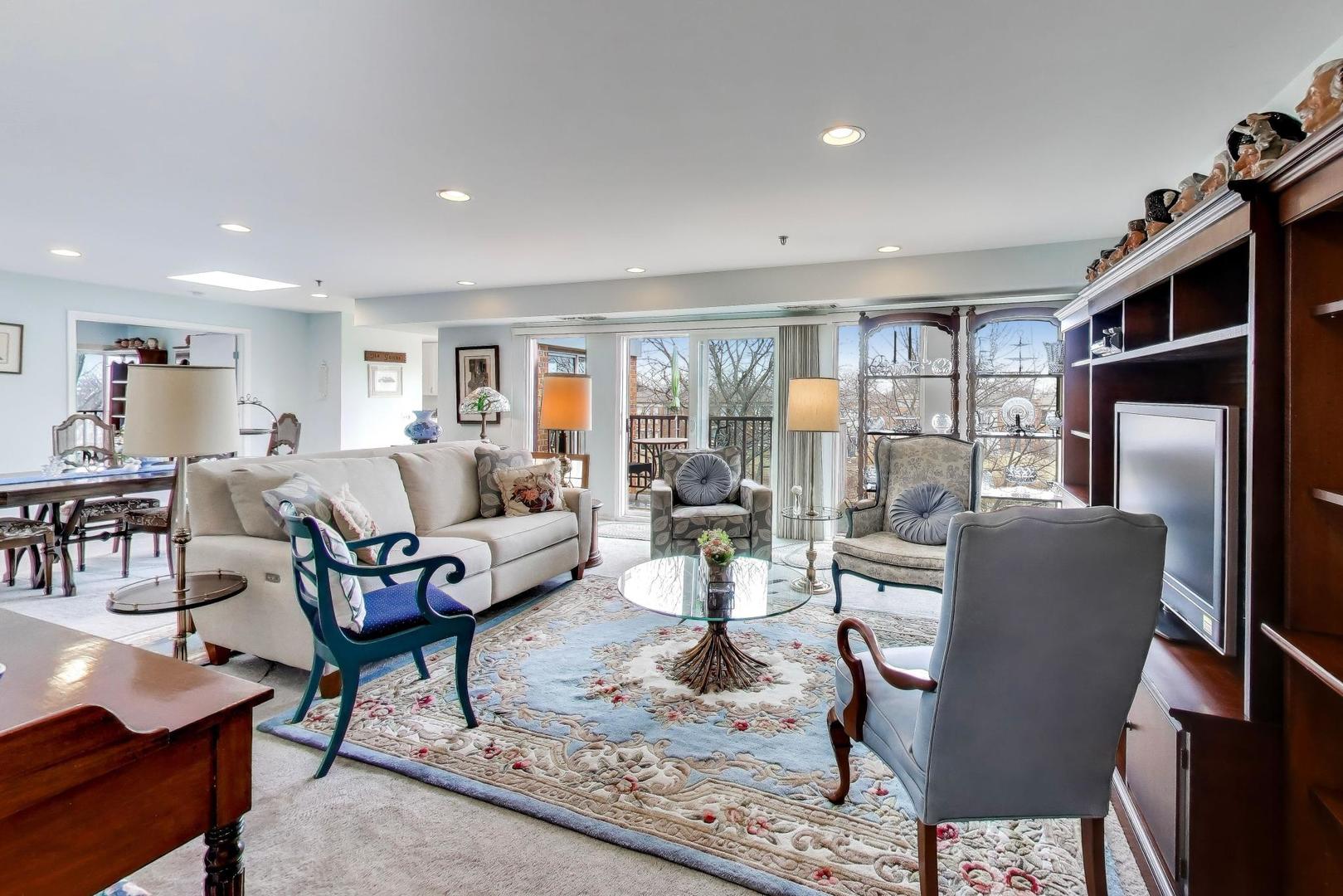 352 Kelburn Road, Unit 323 Deerfield, IL 60015 - Photo 3 of 28