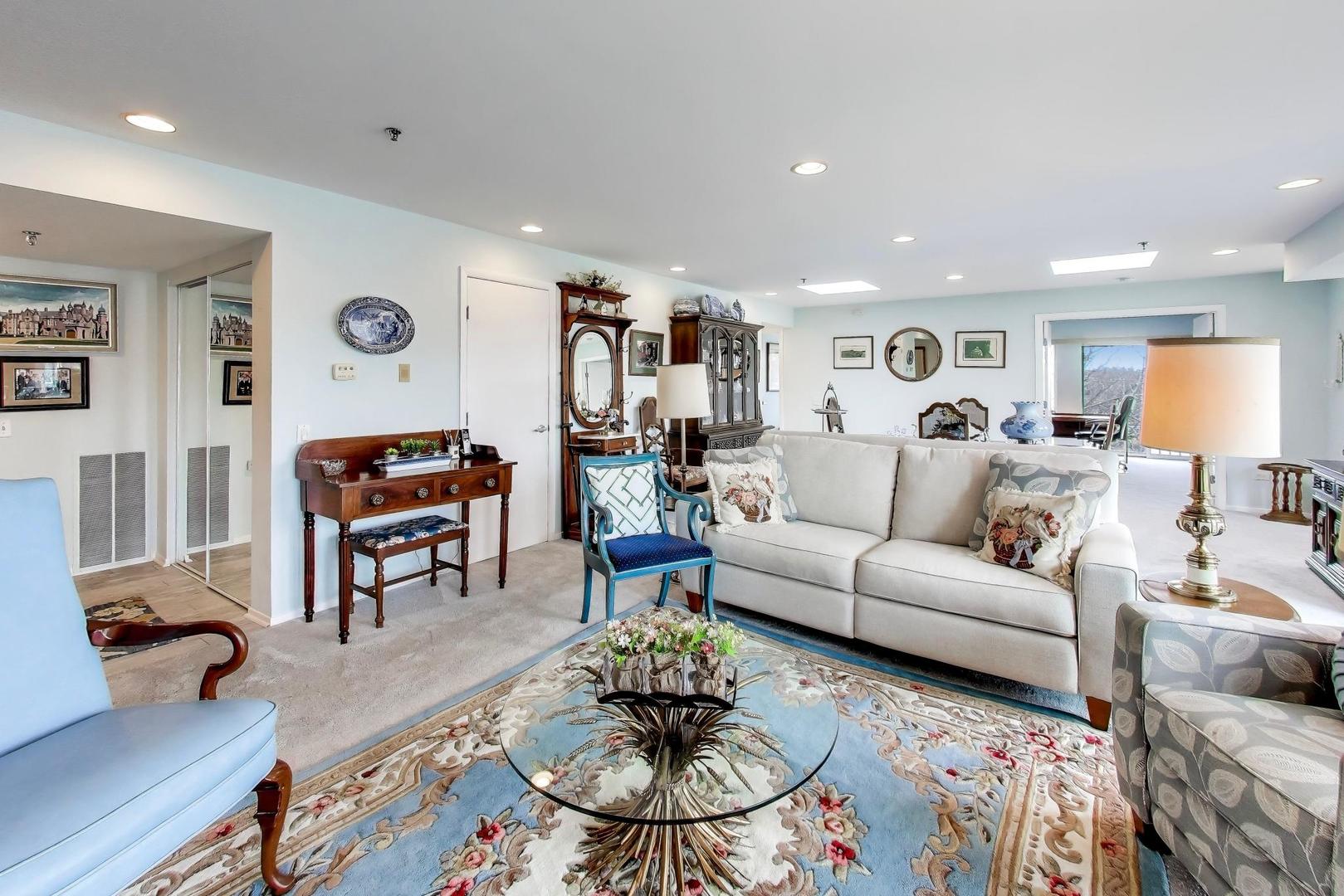 352 Kelburn Road, Unit 323 Deerfield, IL 60015 - Photo 5 of 28