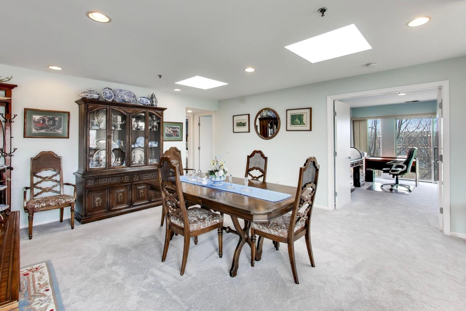 352 Kelburn Road, Unit 323 Deerfield, IL 60015 - Photo 6 of 28