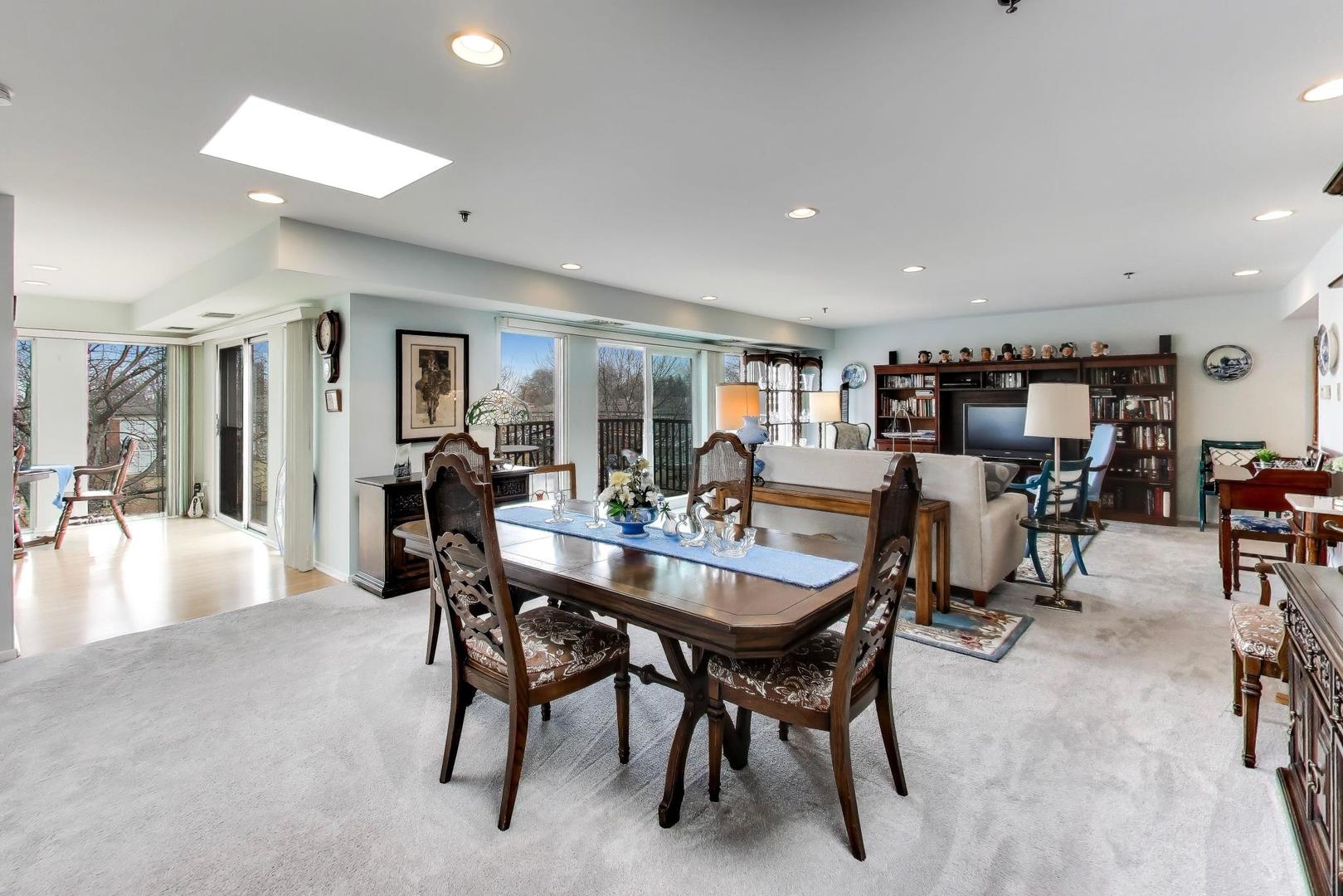 352 Kelburn Road, Unit 323 Deerfield, IL 60015 - Photo 7 of 28