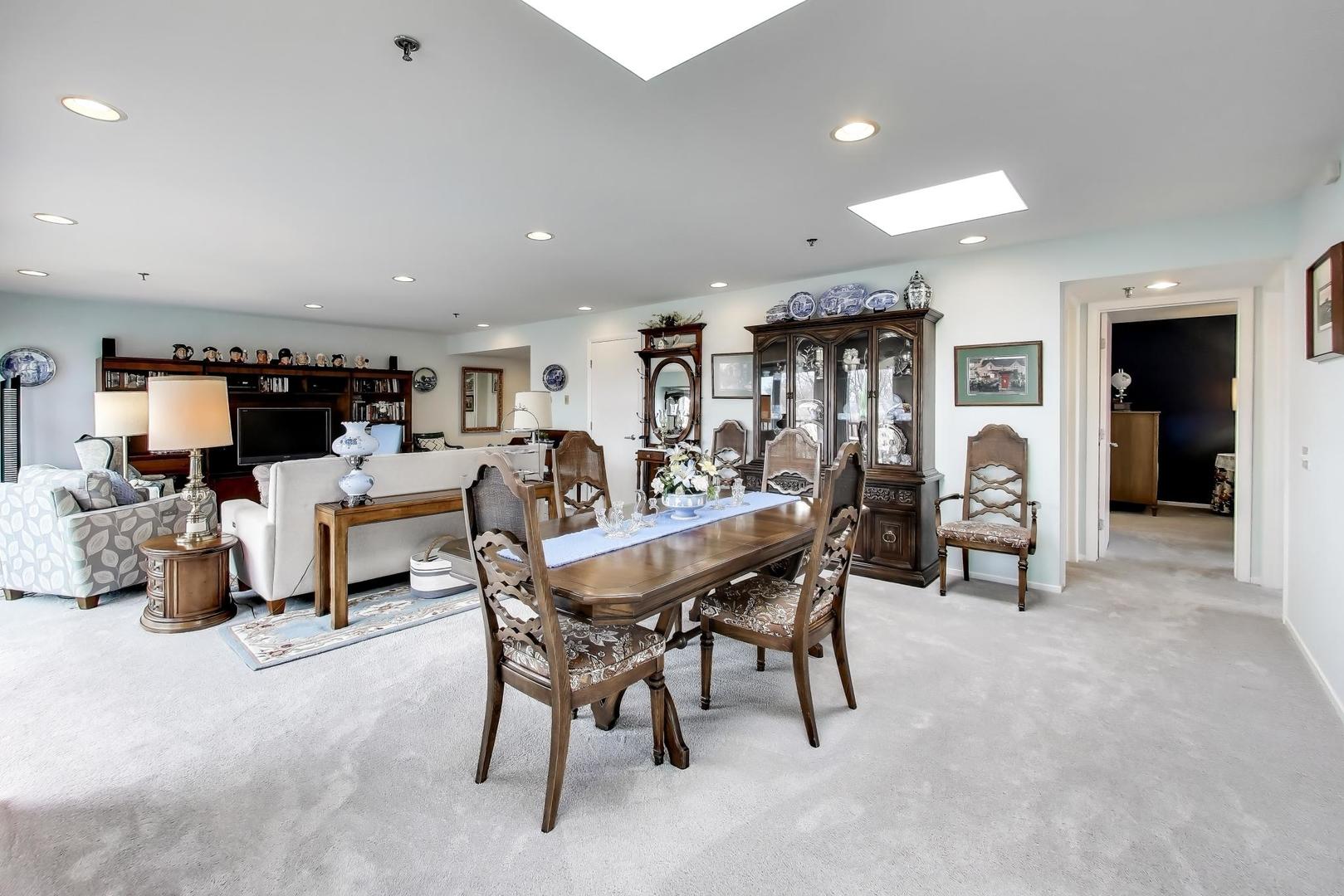 352 Kelburn Road, Unit 323 Deerfield, IL 60015 - Photo 8 of 28