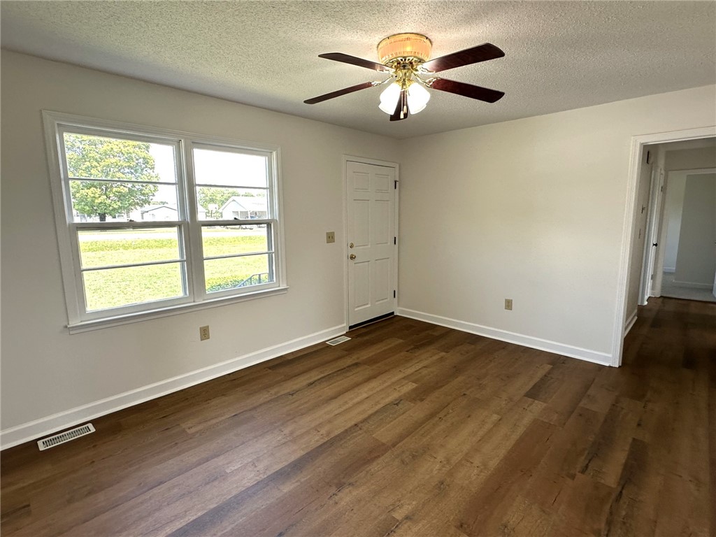 310 Kingsboro Road Anderson, SC 29626 - Photo 4 of 19 Gallery Image 4