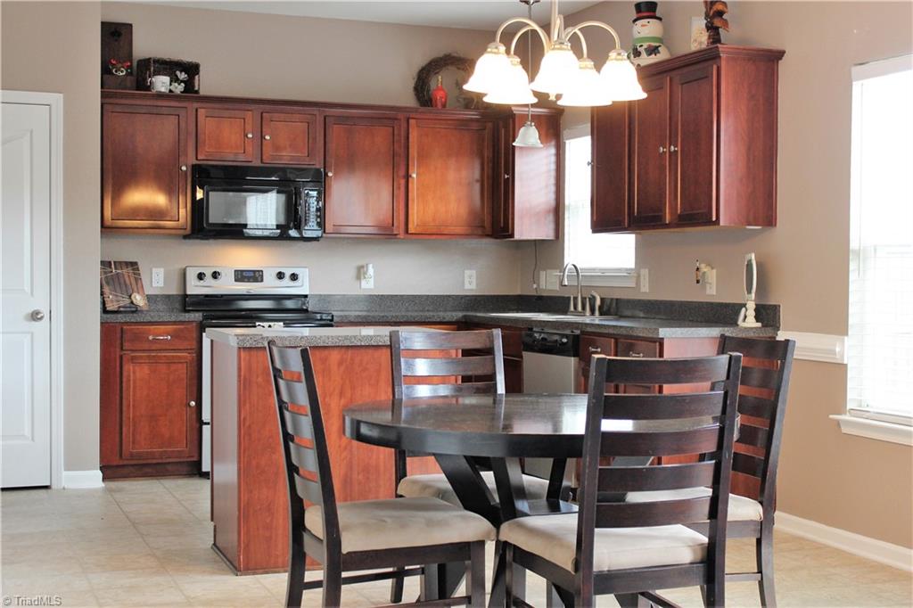 837 Hedgepath Terrace High Point, NC 27265 - Photo 11 of 30 Gallery Image 11