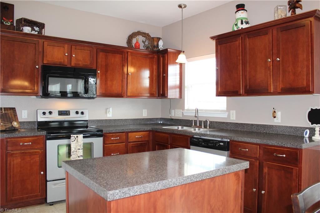 837 Hedgepath Terrace High Point, NC 27265 - Photo 10 of 30 Gallery Image 10