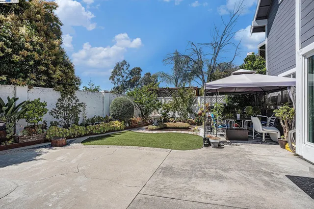 an aerial view of a house outdoor space