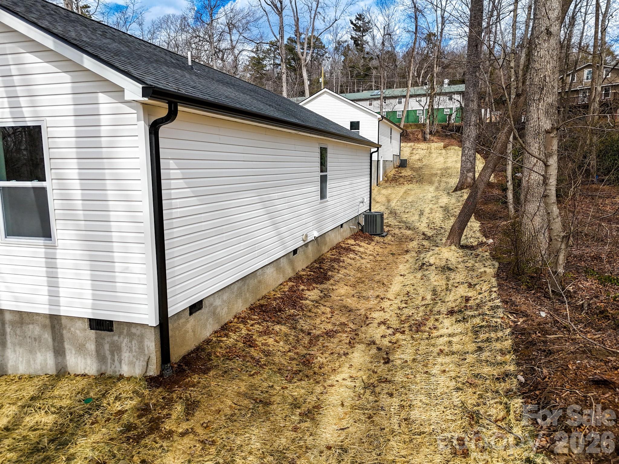 14 Knox Road Black Mountain, NC 28711 - Photo 5 of 44 a backyard of a house with wooden fence