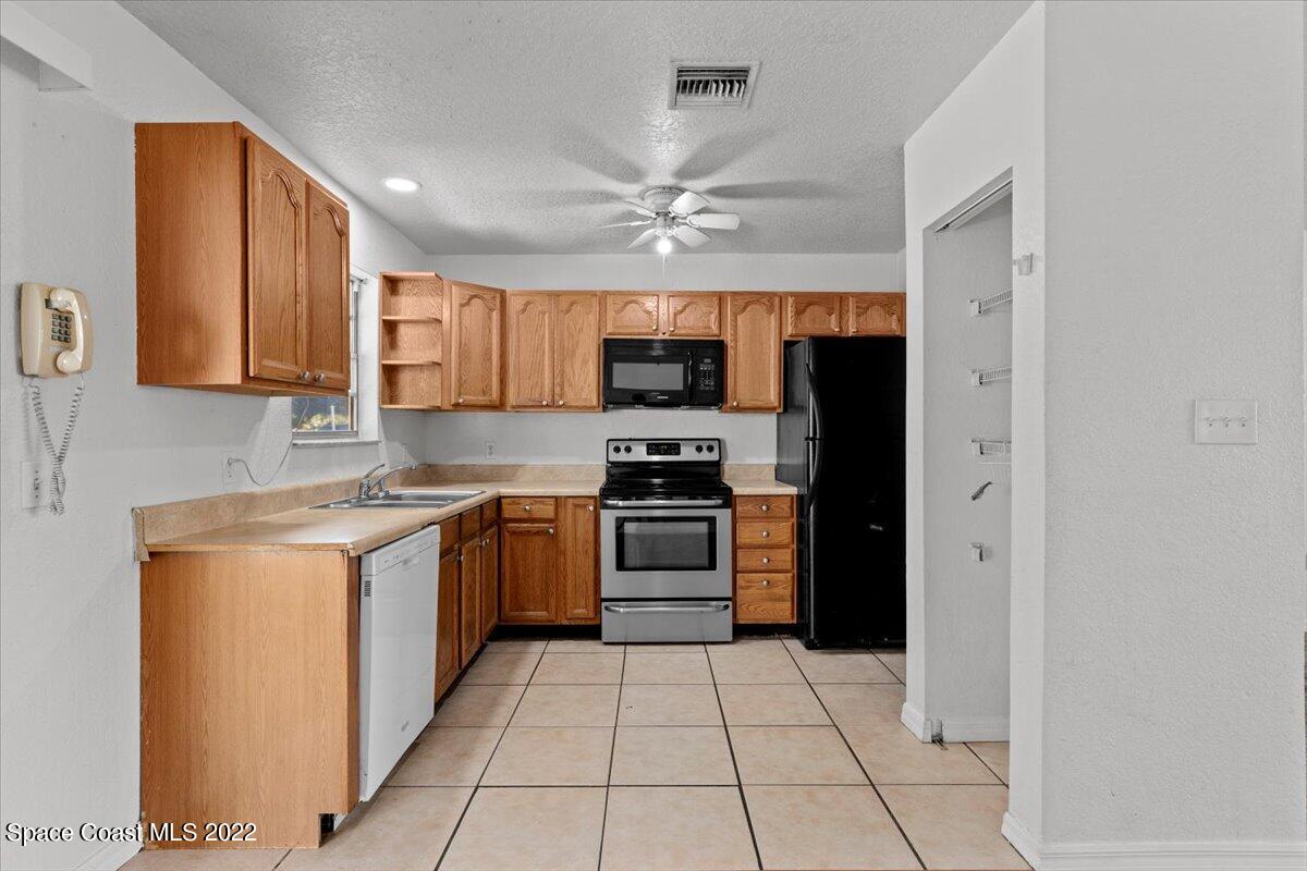 485 Cortez Road Palm Bay, FL 32907 - Photo 5 of 18 06-DSC07123