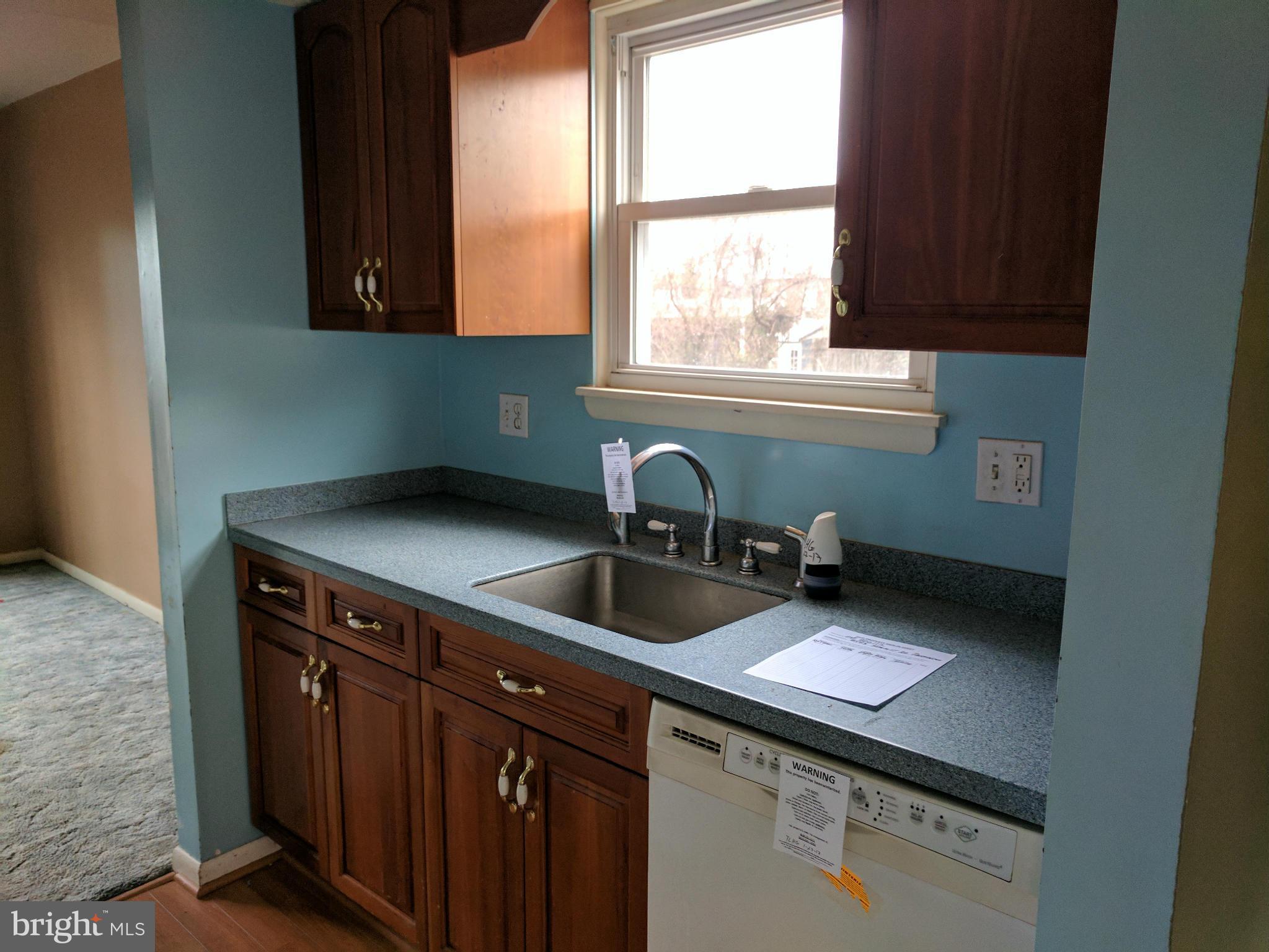 8553 Summit Road Pasadena, MD 21122 - Photo 4 of 11 Kitchen
